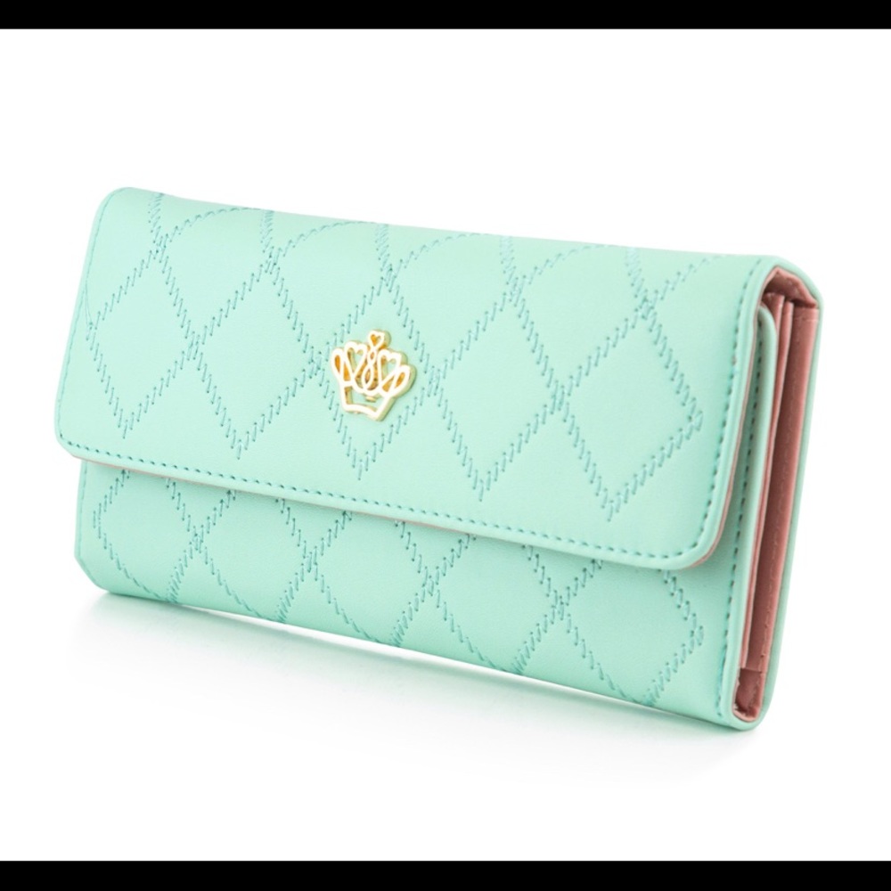 NWT women’s plaid wallet